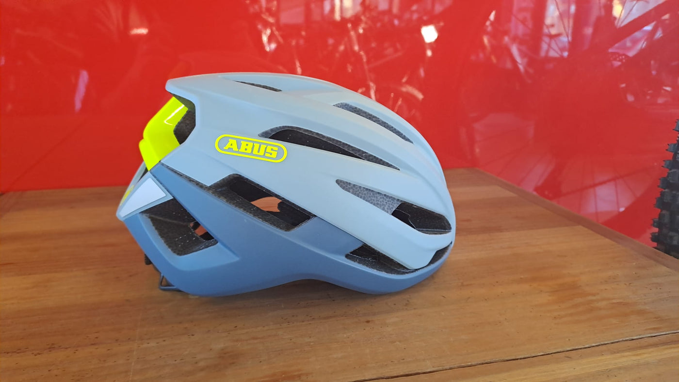 fahrradhelm abus 52 58 Cyklistische Helme ABUS Stormchaser Hellgrau M (52