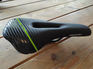 sedlo Crussis selle royal wide tail